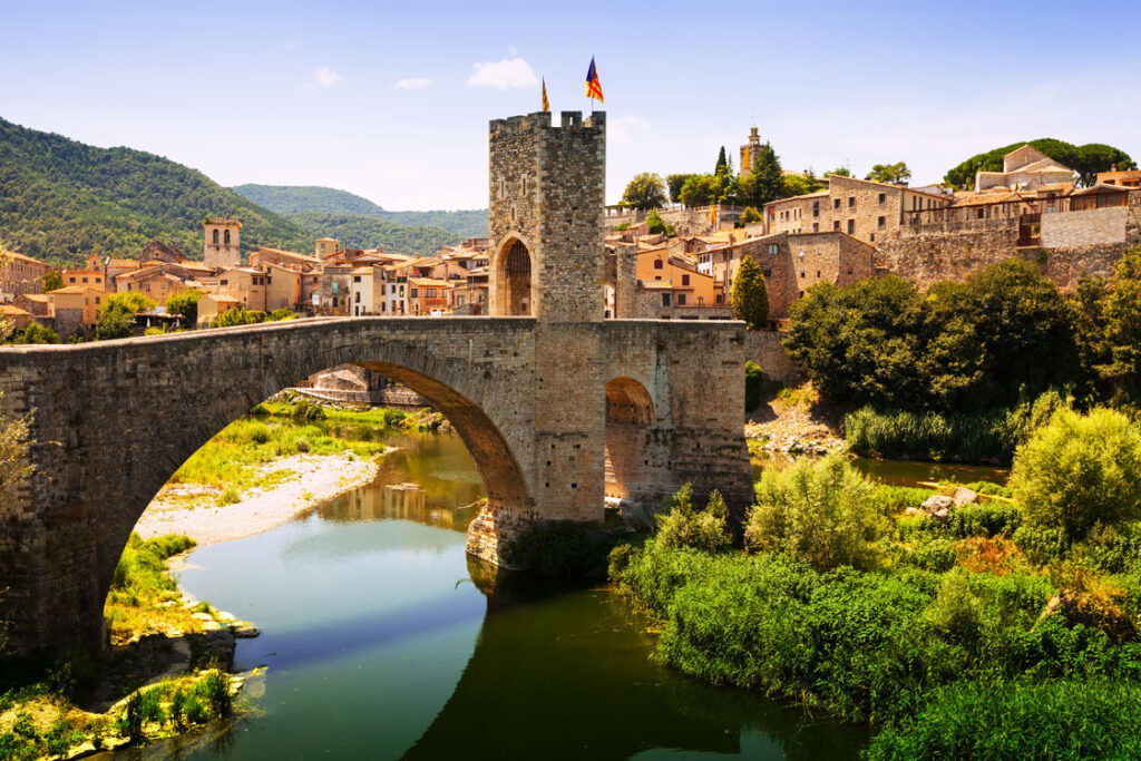 Puente medieval de Besalú (Gerona).